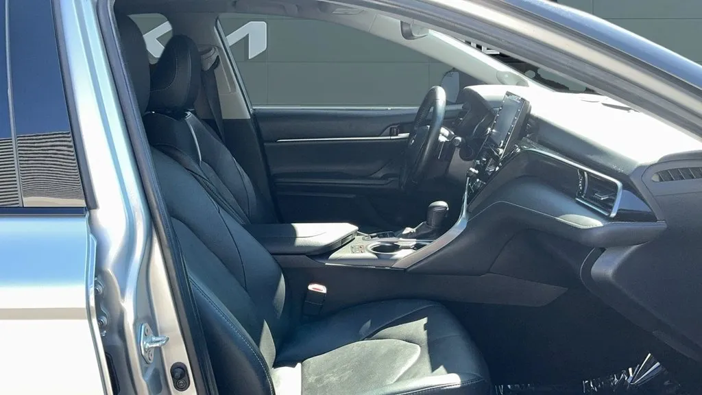 Toyota Camry photo 20