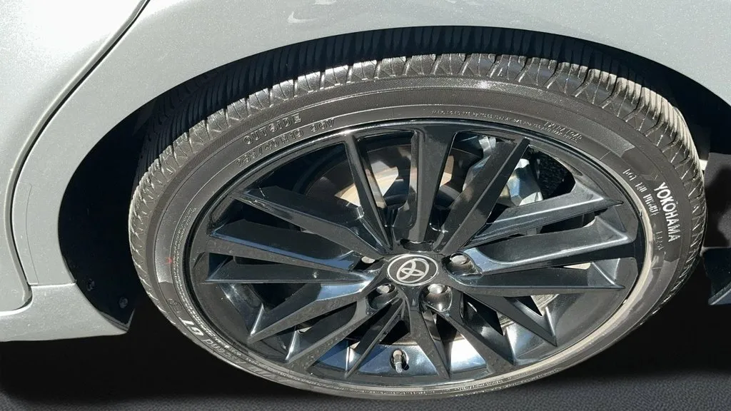 Toyota Camry photo 11