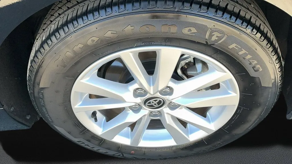 Toyota Camry photo 11