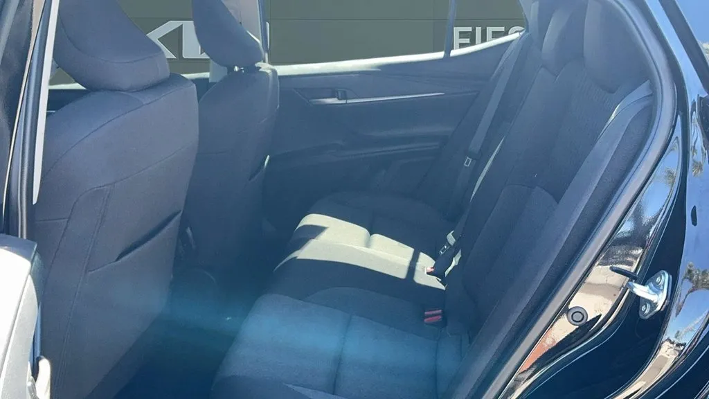 Toyota Camry photo 15