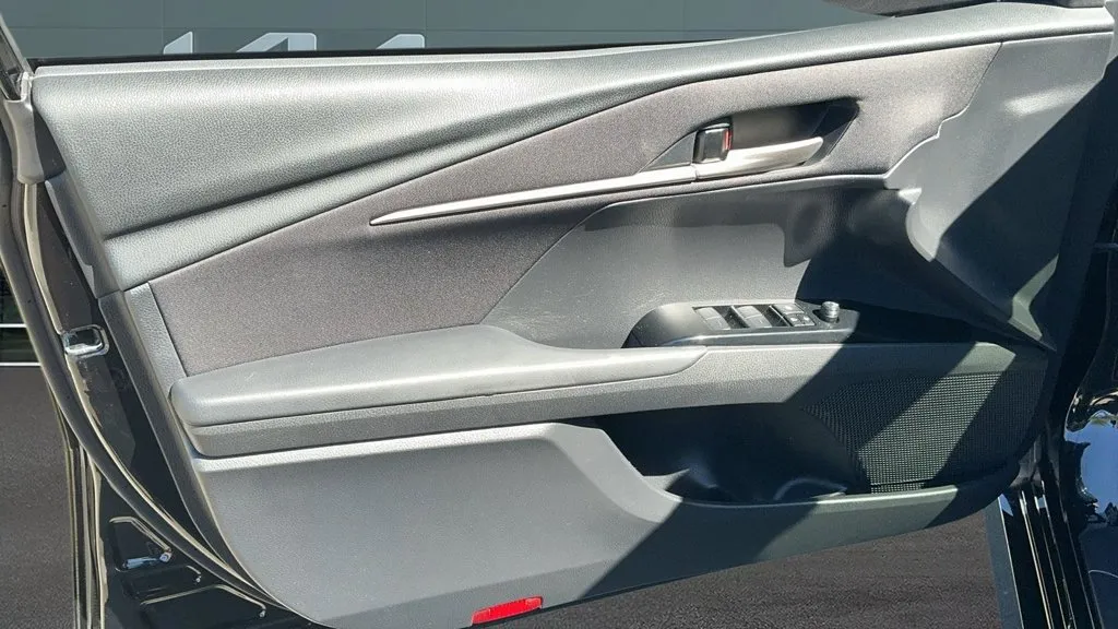 Toyota Camry photo 14