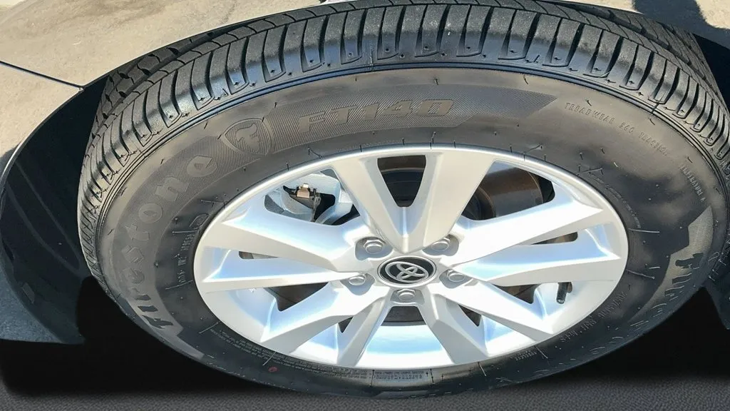 Toyota Camry photo 12