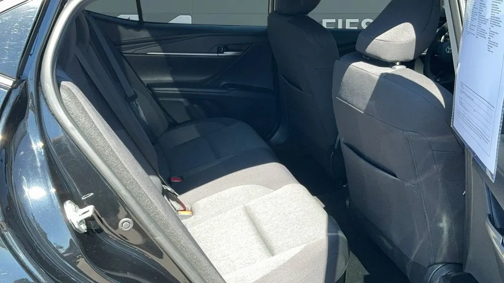 Toyota Camry photo 18