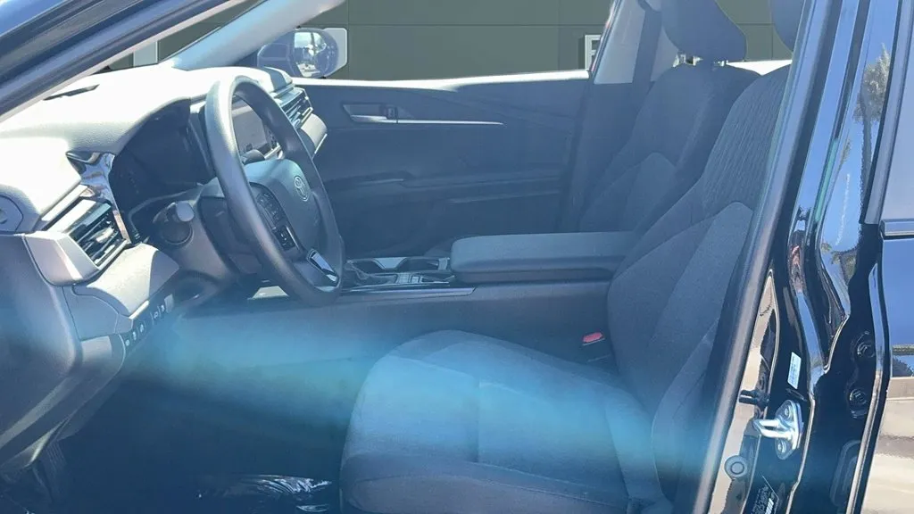 Toyota Camry photo 13