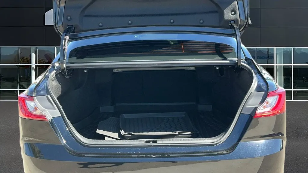 Toyota Camry photo 17