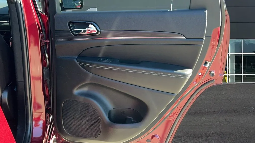 Jeep Grand Cherokee photo 19