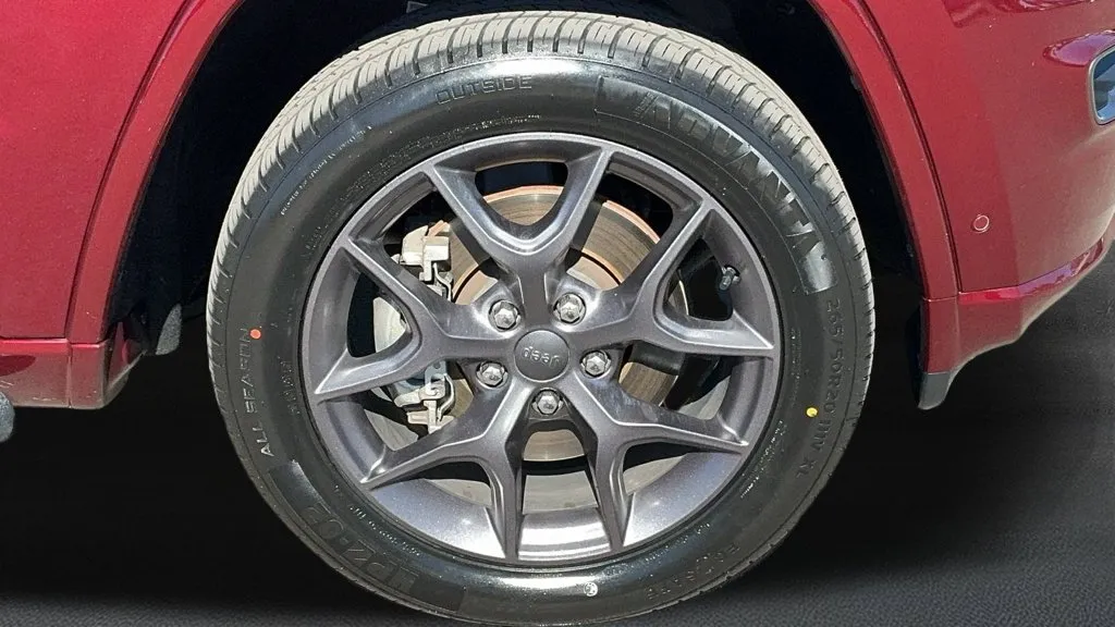 Jeep Grand Cherokee photo 8