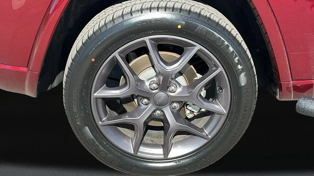 Jeep Grand Cherokee photo 9