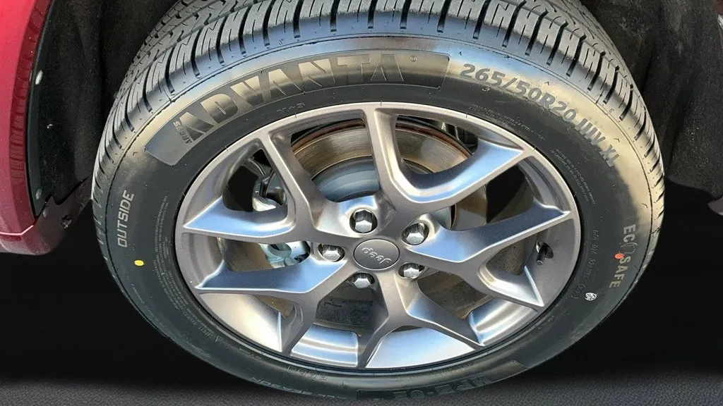 Jeep Grand Cherokee photo 11
