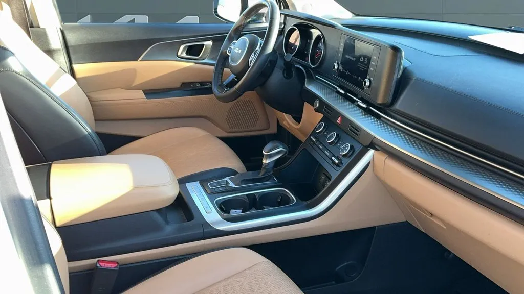 Kia Carnival photo 21