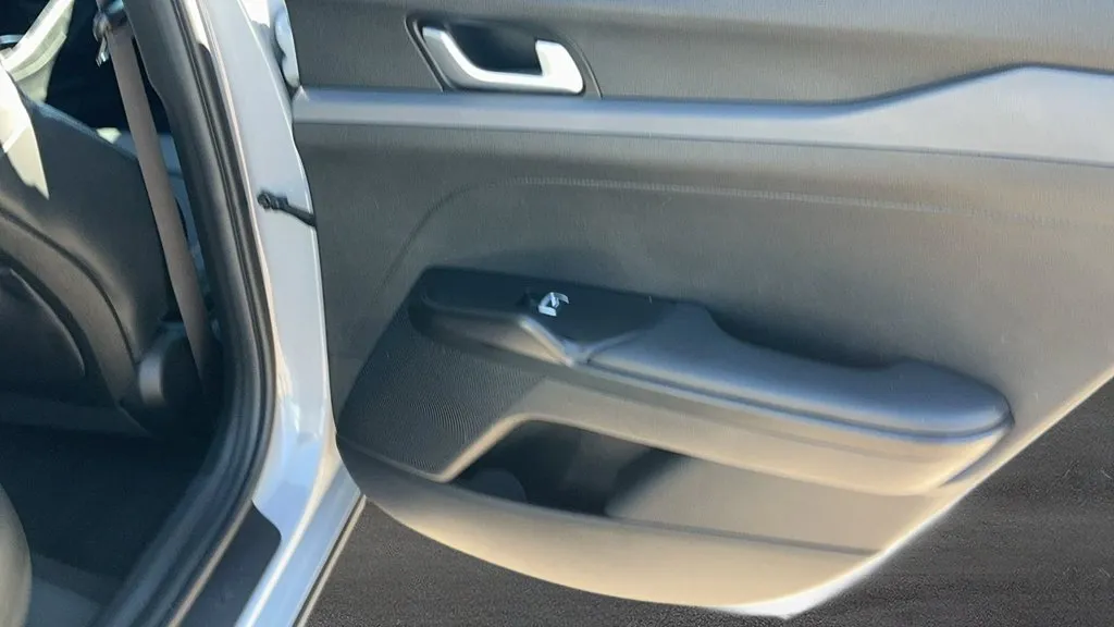 Kia K5 photo 18
