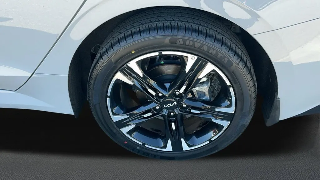 Kia K5 photo 9