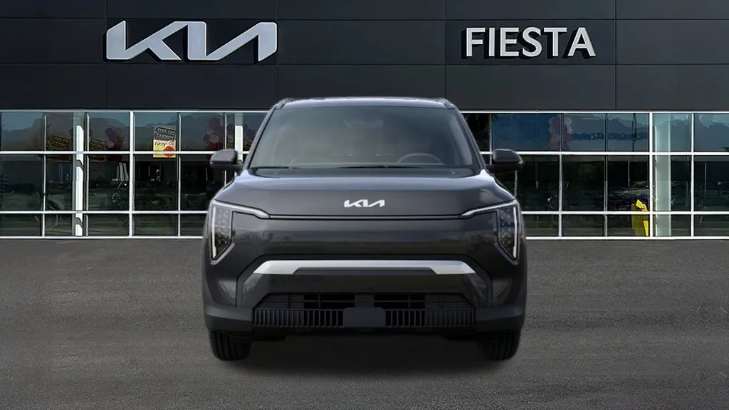 Kia EV3 photo 2