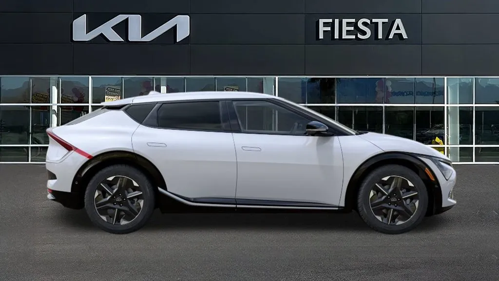 Kia EV6 photo 8