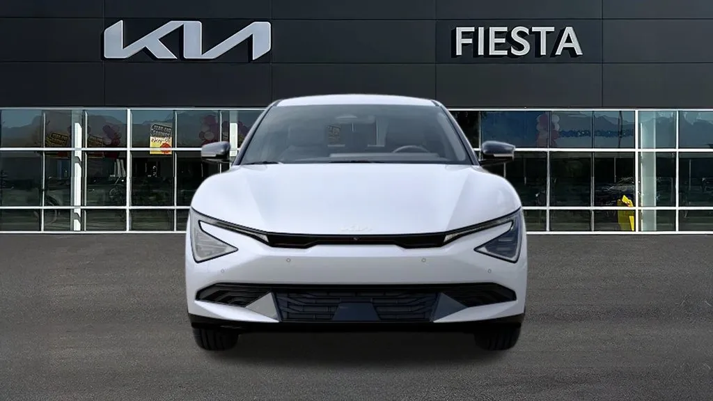Kia EV6 photo 2