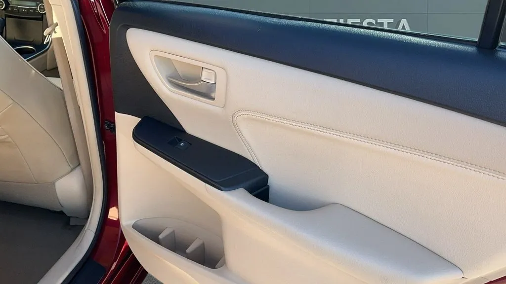 Toyota Camry photo 19