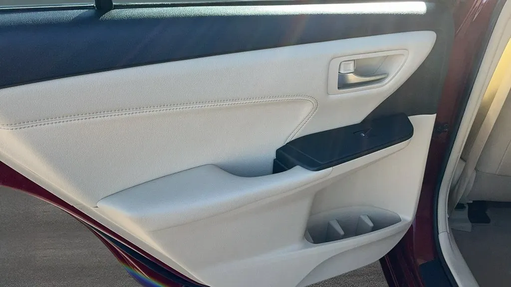 Toyota Camry photo 17