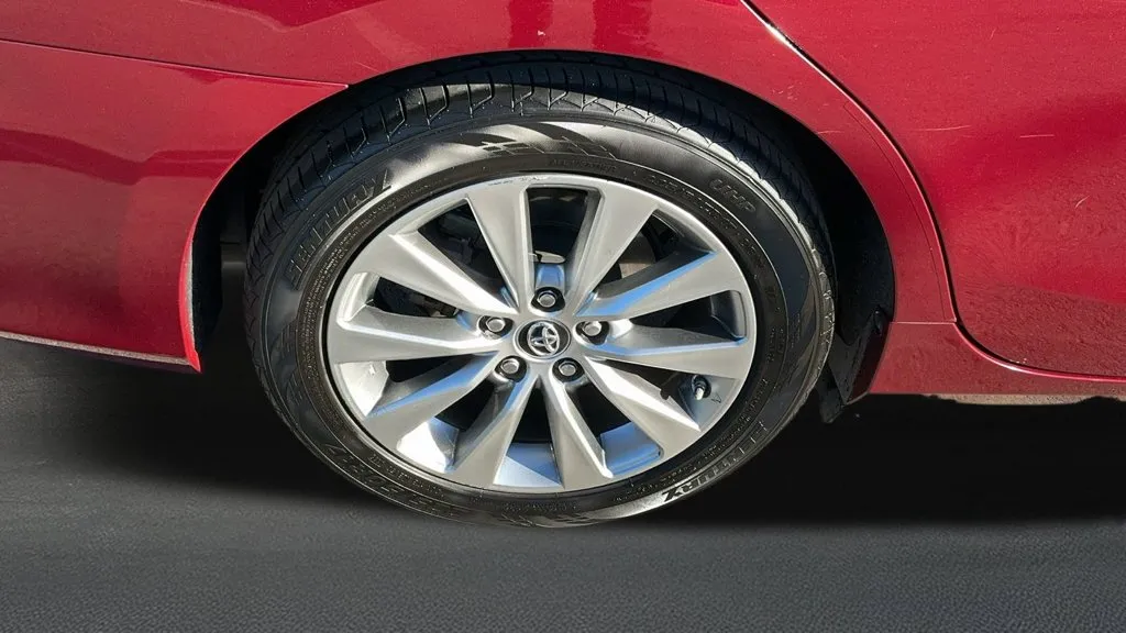 Toyota Camry photo 9
