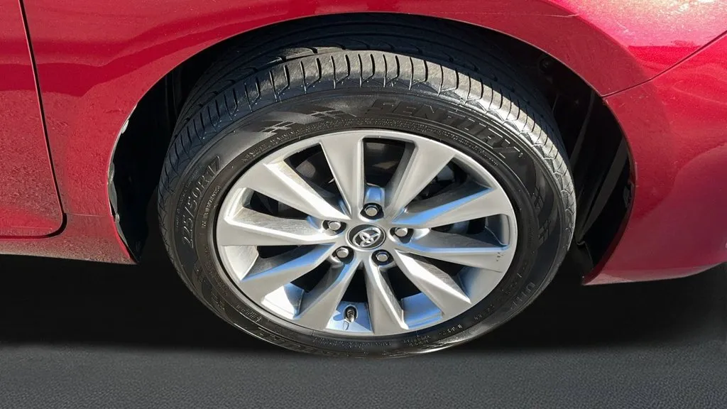 Toyota Camry photo 8