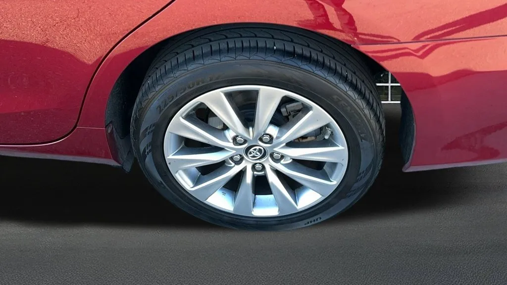Toyota Camry photo 11