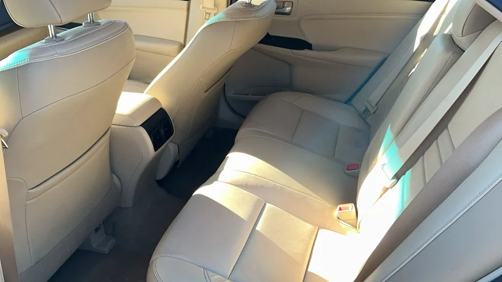 Toyota Camry photo 16