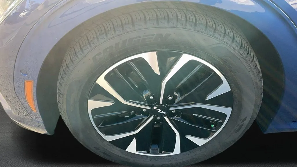 Kia EV6 photo 12