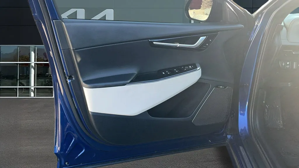 Kia EV6 photo 14