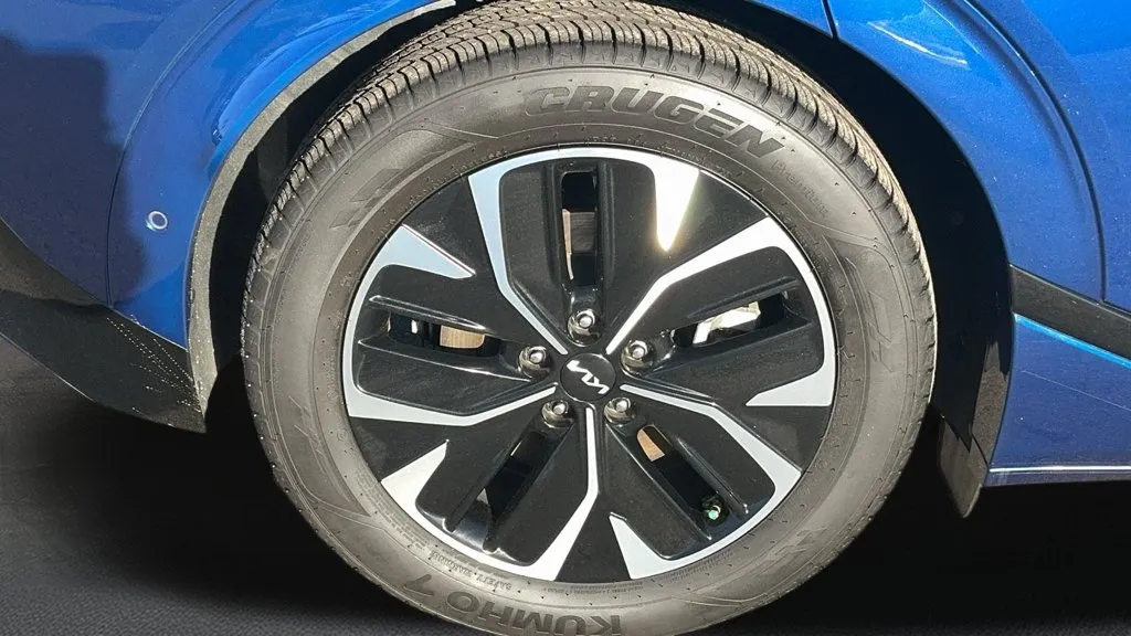 Kia EV6 photo 9