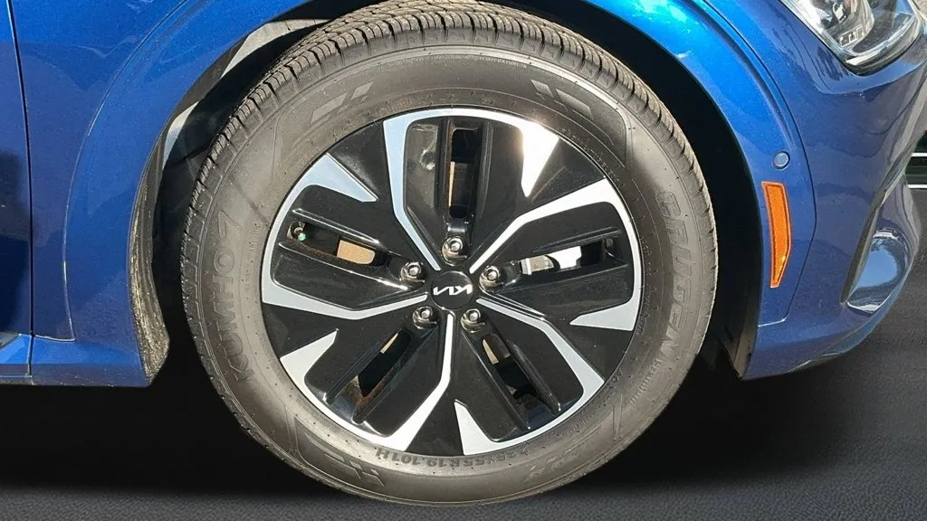 Kia EV6 photo 8