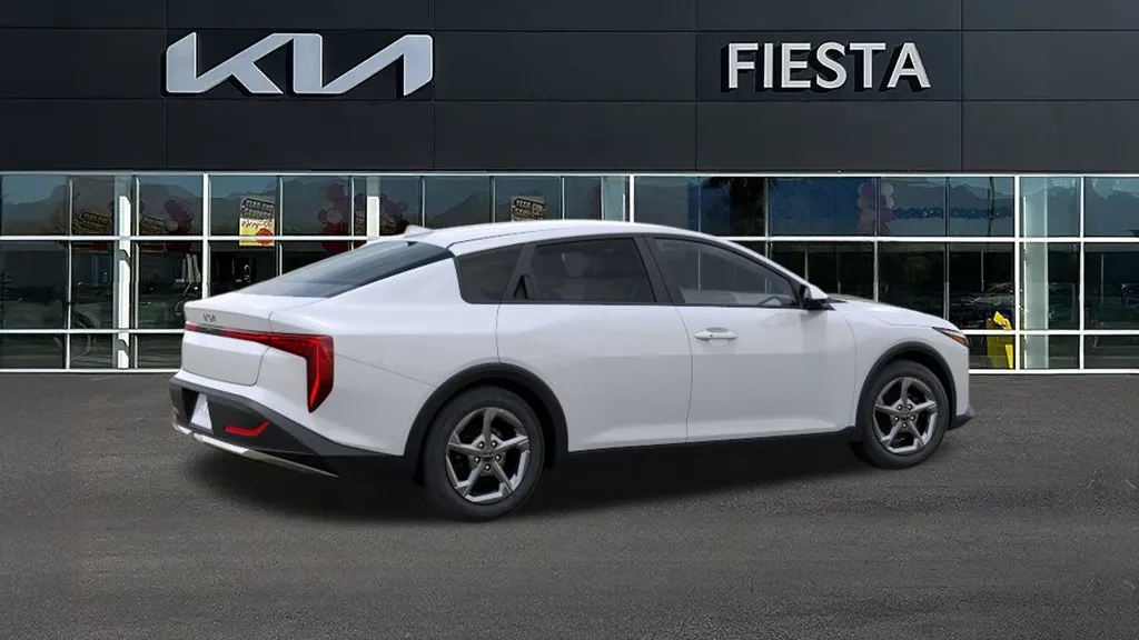 Kia K4 photo 6