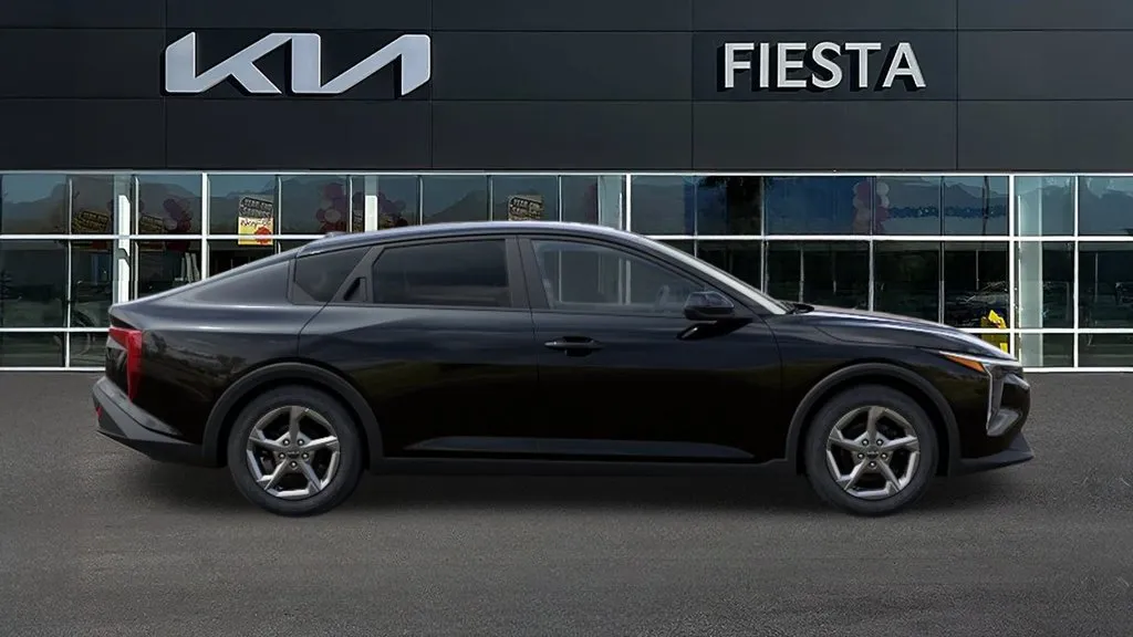 Kia K4 photo 8