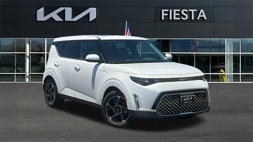 White 2025 Kia Soul EX for sale in Indio, CA