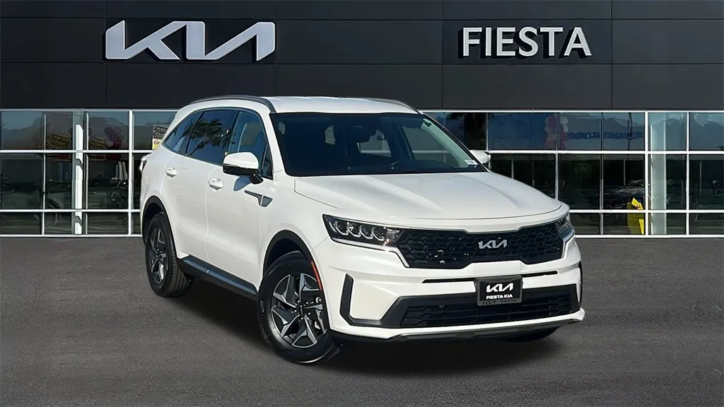 White 2022 Kia Sorento Hybrid S for sale in Indio, CA