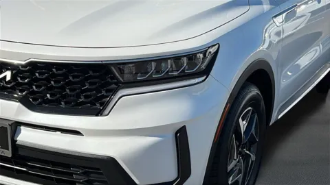 More photos of 2022 Kia Sorento Hybrid S at Fiesta Kia, CA