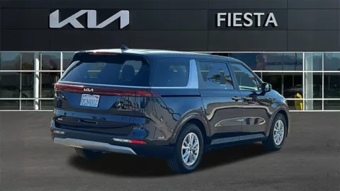 More photos of 2023 Kia Carnival LX at Fiesta Kia, CA