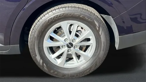 More photos of 2023 Kia Carnival LX at Fiesta Kia, CA