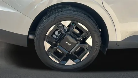 More photos of 2025 Kia Carnival EX at Fiesta Kia, CA