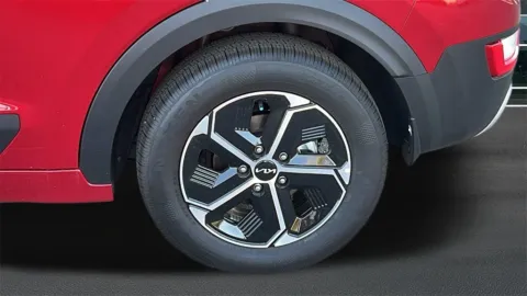 More photos of 2025 Kia Niro EX at Fiesta Kia, CA