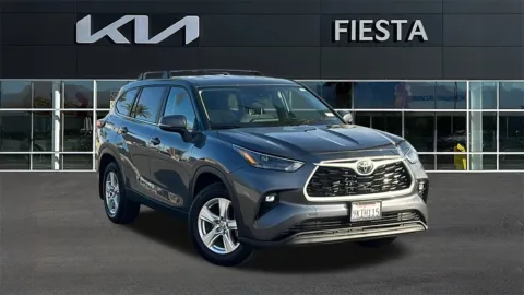 Gray 2024 Toyota Highlander LE for sale in Indio, CA