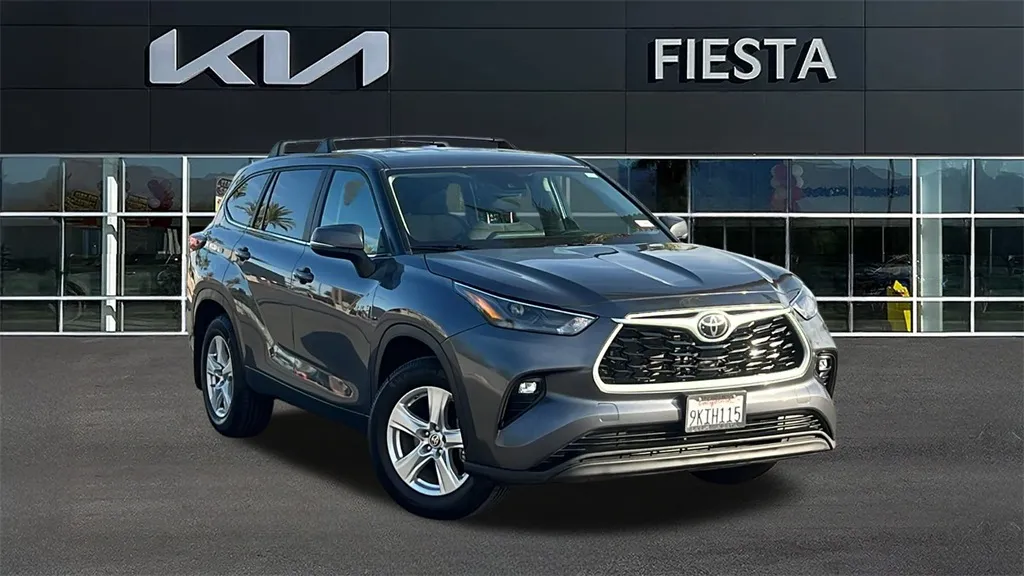 Gray 2024 Toyota Highlander LE for sale in Indio, CA