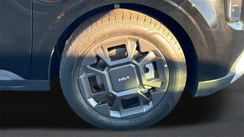 More photos of 2026 Kia Carnival Hybrid EX at Fiesta Kia, CA