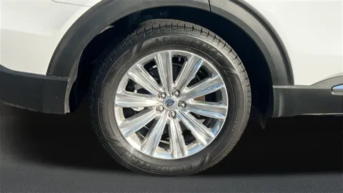 More photos of 2021 Ford Explorer Limited at Fiesta Kia, CA