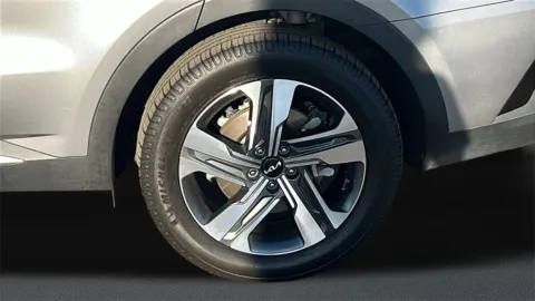 More photos of 2022 Kia Sorento Plug-In Hybrid SX Prestige at Fiesta Kia, CA