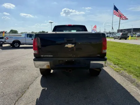 More photos of 2008 Chevrolet Silverado 2500 HD Extended Cab Work Truck Pickup 4D 6 1/2 ft at Instant Auto Sales Lancaster, OH