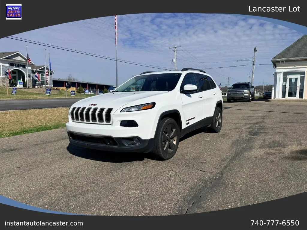 White 2017 Jeep Cherokee Latitude Sport Utility 4D for sale in Lancaster, OH