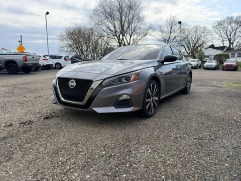 Another view of 2020 Nissan Altima 2.5 SR Sedan 4D for sale in Lancaster, OH at Instant Auto Sales Lancaster