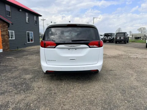 More photos of 2019 Chrysler Pacifica Touring L Plus Minivan 4D at Instant Auto Sales Lancaster, OH