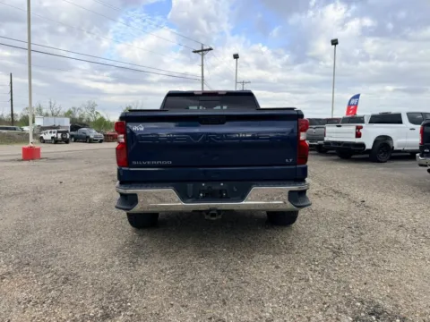 More photos of 2022 Chevrolet Silverado 1500 Crew Cab LT Pickup 4D 6 1/2 ft at Instant Auto Sales Lancaster, OH