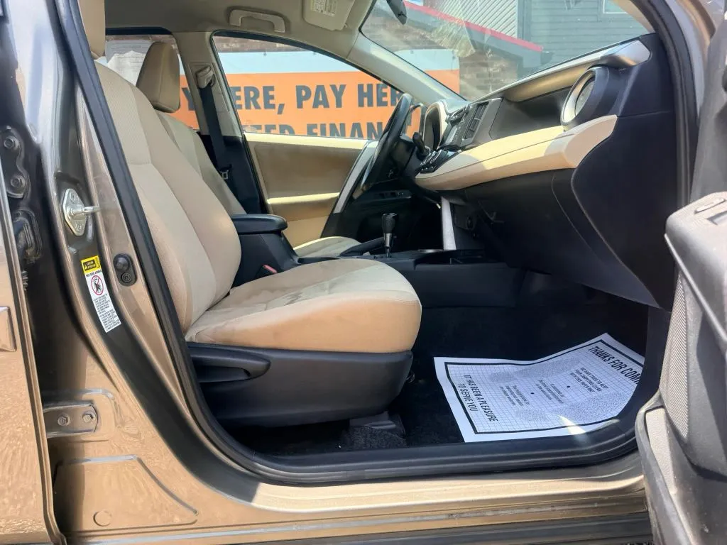 Toyota RAV4 photo 9