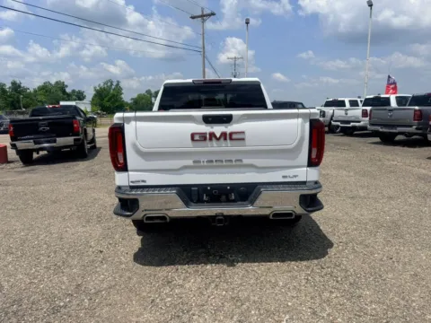 More photos of 2022 GMC Sierra 1500 Crew Cab SLT Pickup 4D 5 3/4 ft at Instant Auto Sales Lancaster, OH